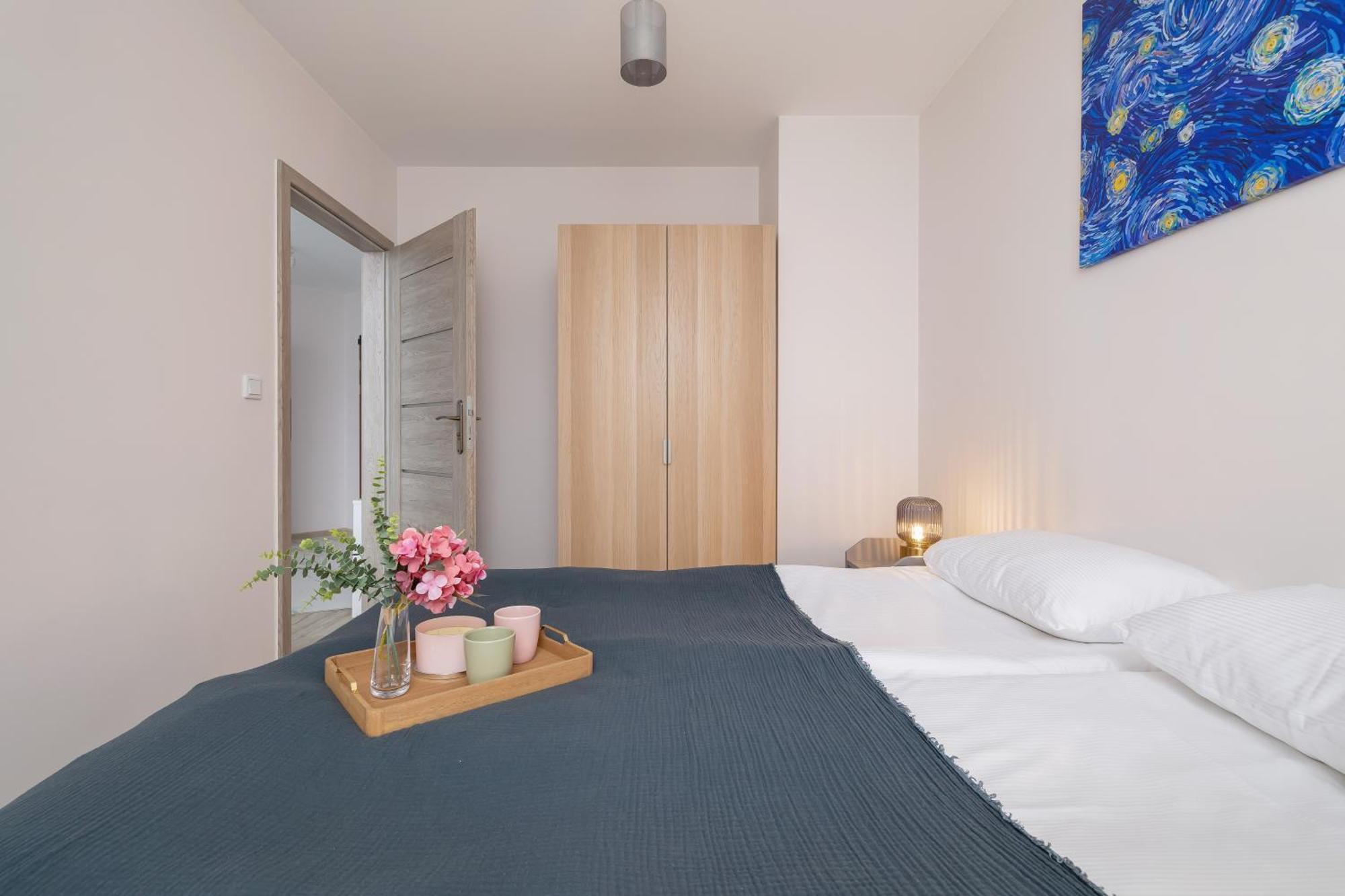 Cozy Apartments Laszkiewicza With Parking By Noclegi Renters Cracovia Exterior foto
